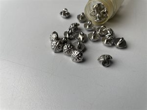 Metalknap - sølv look og fine detaljer, 10 mm